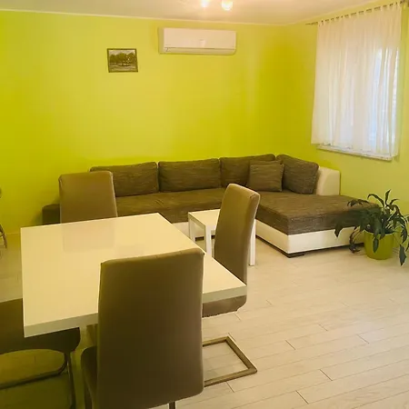 Marta Apartament *